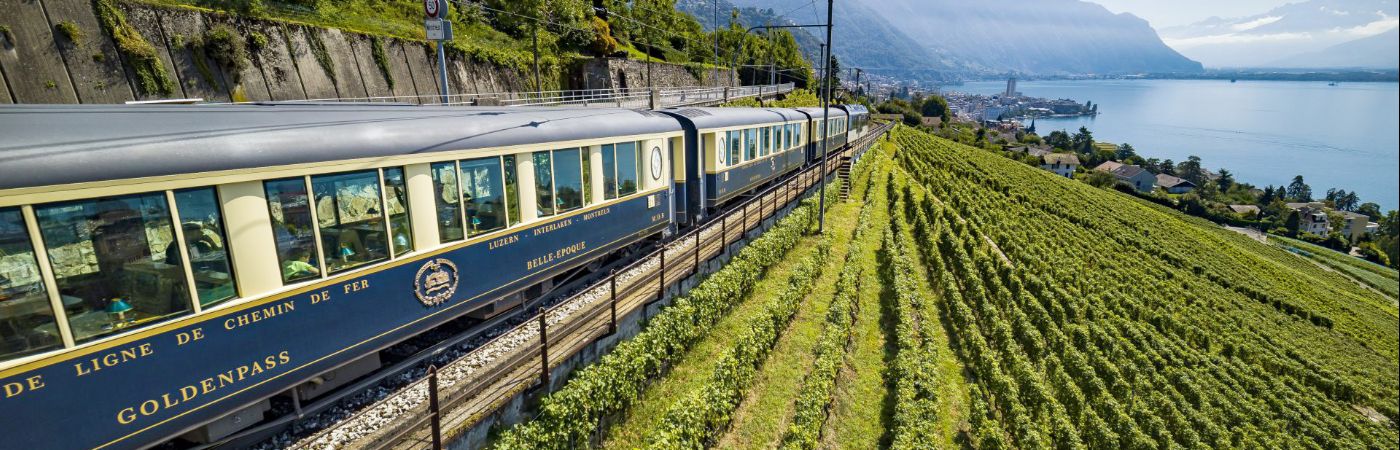 Train GoldenPass sur le lac Léman